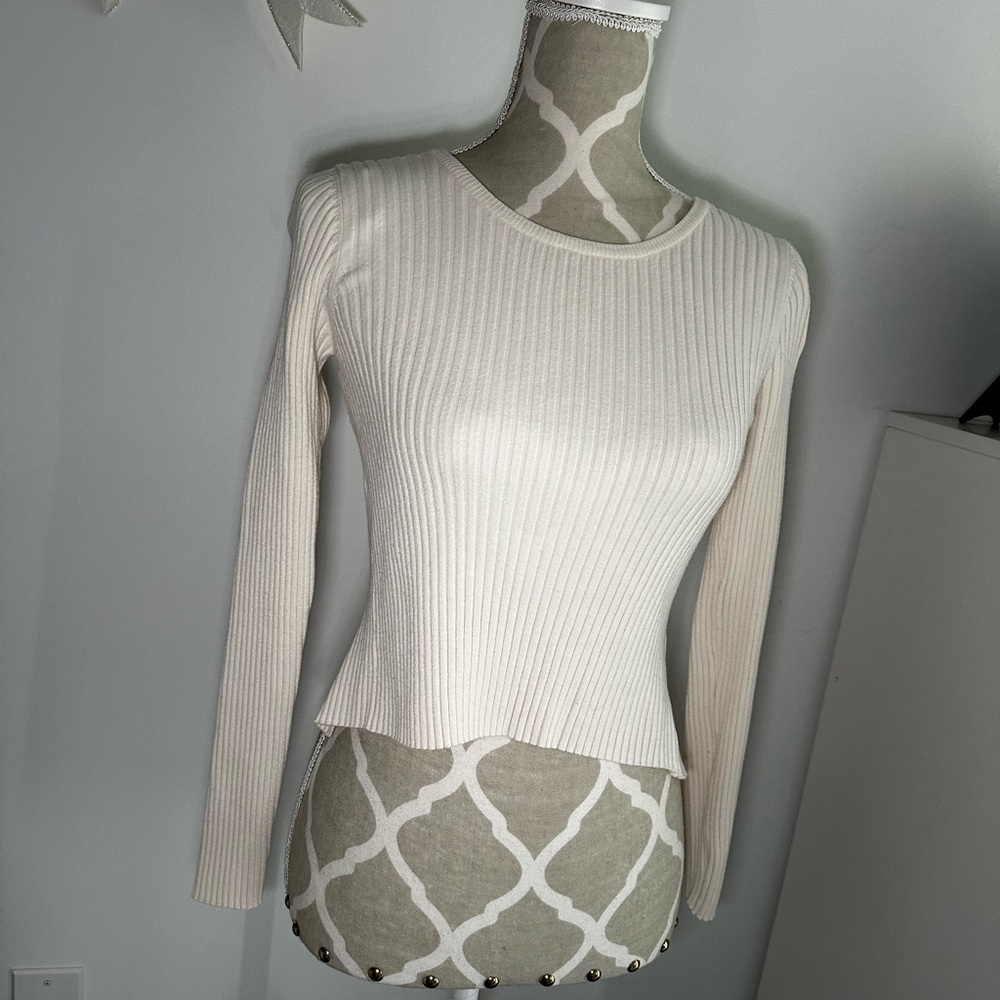 Elegant Cream Ribbed Women's Top - Picture 5 of 5